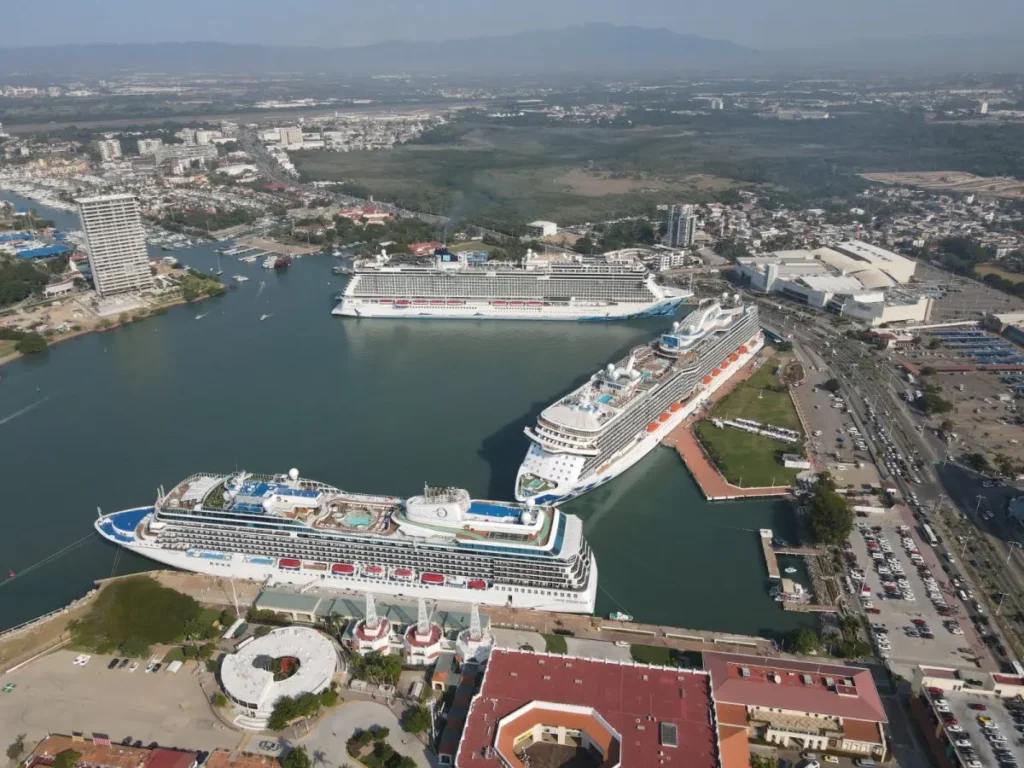 Puerto saturado en Vallarta esta Navidad: llegada de tres cruceros