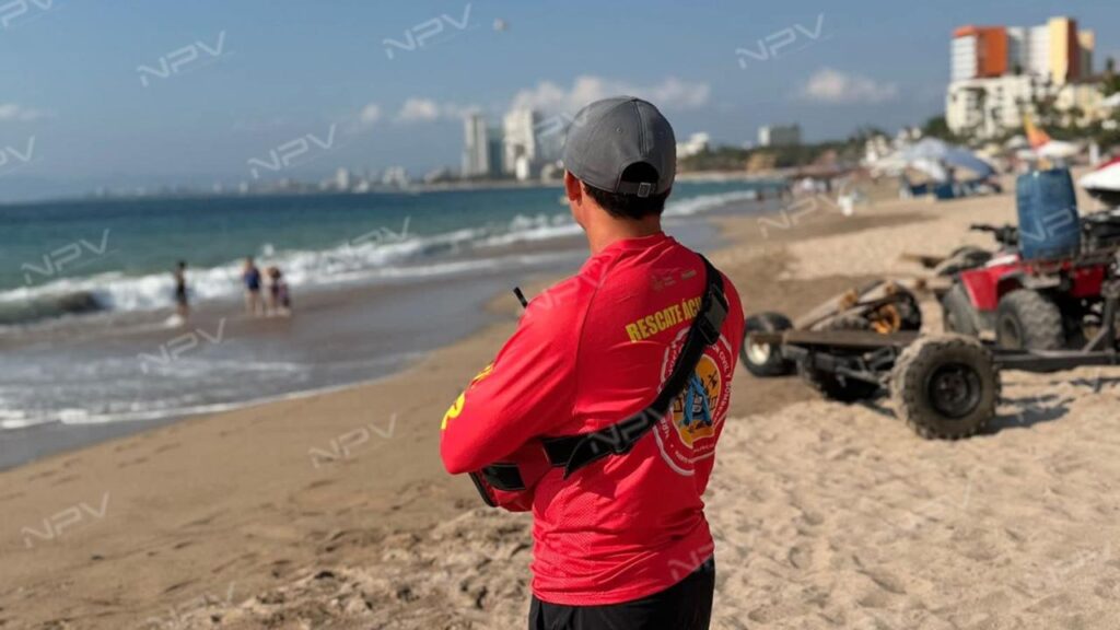 Rescatan a una mujer que se ahogaba en la playa Camarones