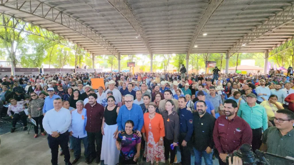 Rocha Moya concede más de 3 mil escrituras de propiedad en Guasave