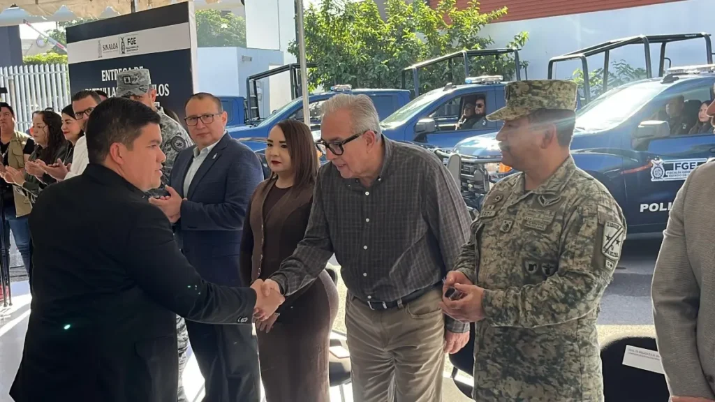 Rocha Moya presenta 65 patrullas nuevas a la Fiscalía General del Estado