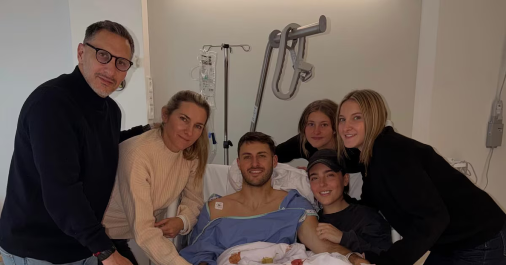 Santiago Giménez se somete a una exitosa operación: descubre el mensaje que compartió sobre su futuro.