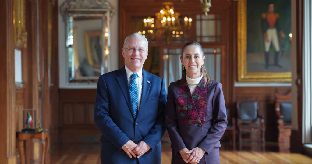 Sheinbaum se encuentra con José Medina Mora, el nuevo líder del CCE