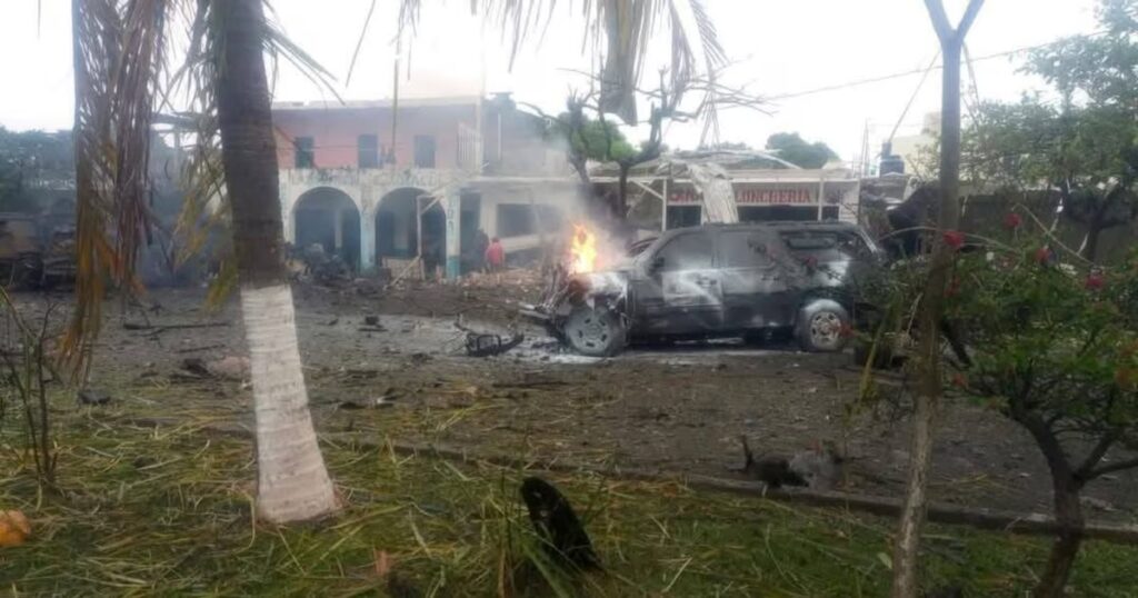 Tres fallecidos por explosión de coche bomba en Coahuayana, Michoacán: Marina envía helicópteros para atender a los heridos