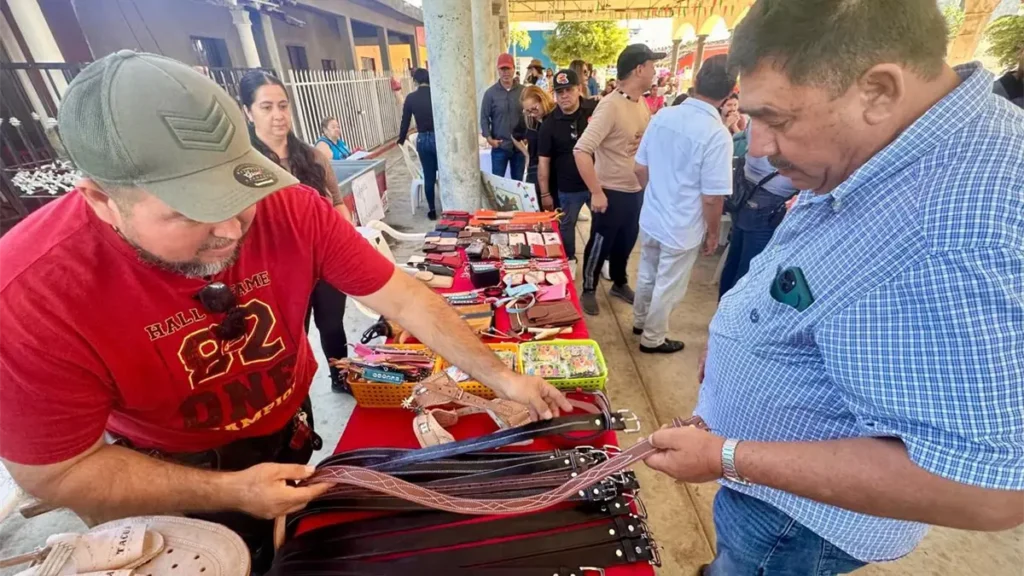 Triunfa el Primer Tianguis de Artesanías y Comida Típica en El Recodo