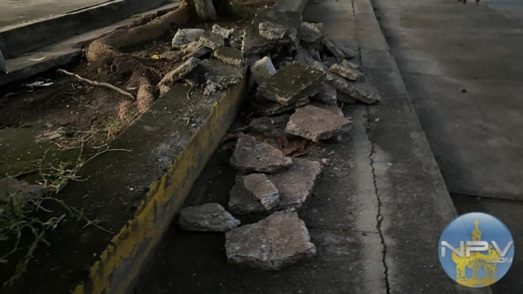 Vecinos de la Unidad Agustín Flores Demandando la Limpieza Urgente de Escombros en el Área Deportiva