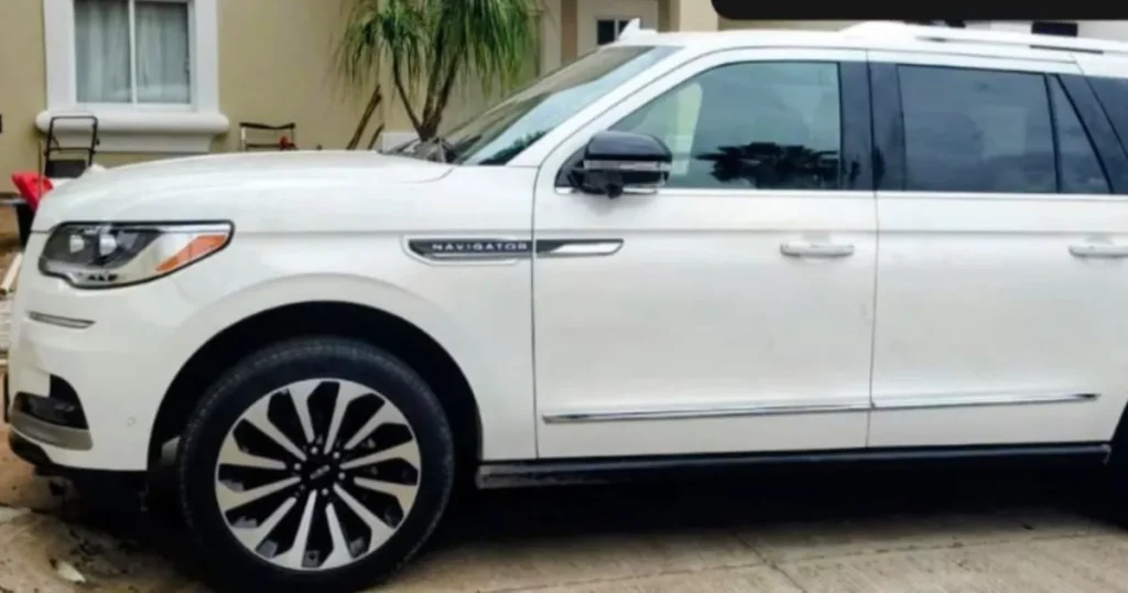 ¡Impactante hallazgo! Encuentran camioneta de lujo con cartuchos de AK-47 en Montecarlo, Culiacán.