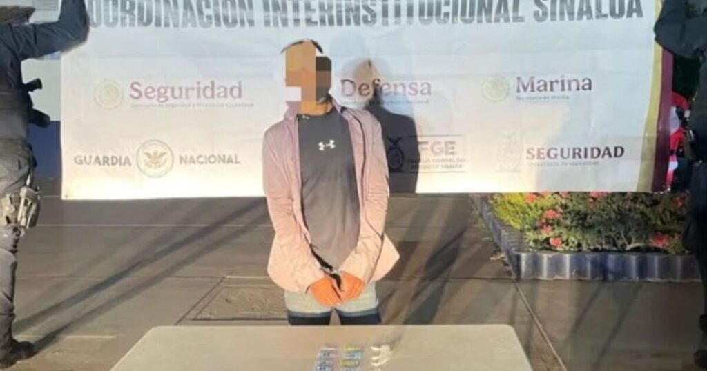 ¡Intentó huir a pie! Arrestan a un hombre con dosis de cristal en Valle Alto, Culiacán