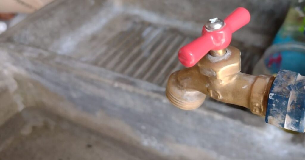 ¡Prepárate! Nueve zonas de Mazatlán enfrentarán cortes de agua este viernes.