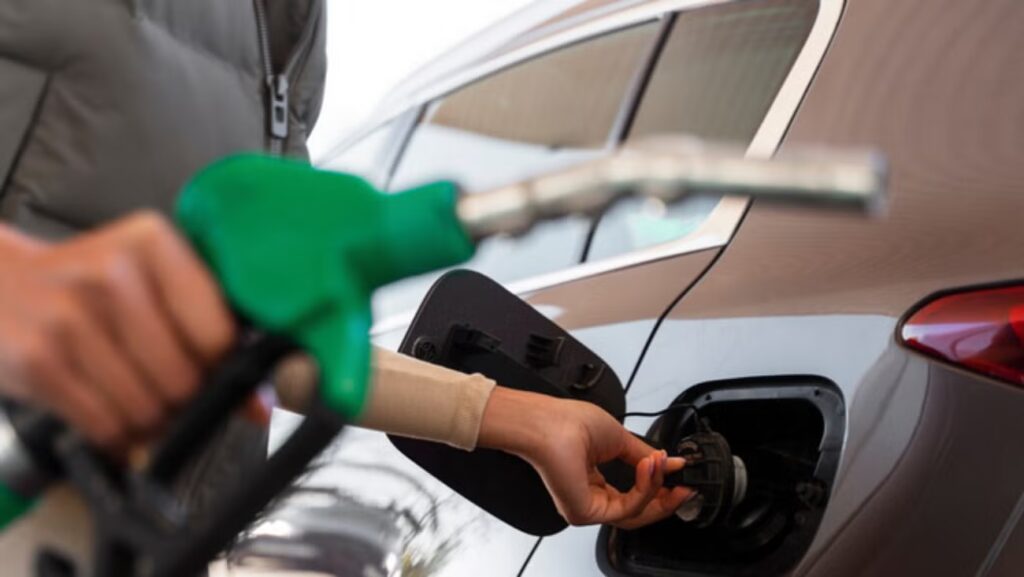 ¿Aumentará el precio de la gasolina en enero de 2026? Hacienda ya tiene la respuesta y esto es lo que necesitas saber.