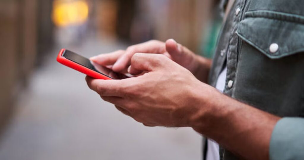 ¿Sabes cuántos celulares puedes registrar? CRT establece un límite de líneas móviles por usuario.