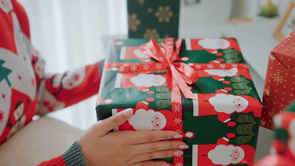 ¿Todavía no envuelves tus regalos? En México lo hacen GRATIS y con papel reciclado.