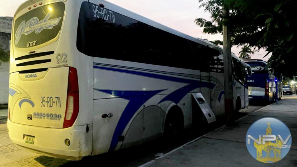 Camioneros externos desatan el caos en las calles de Puerto Vallarta