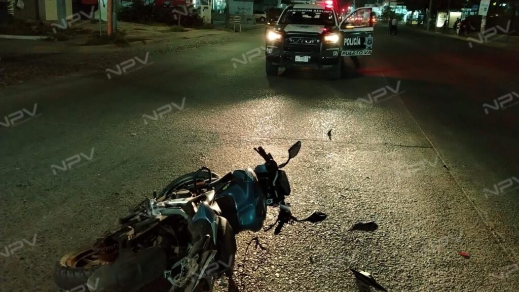 Camioneta causa accidente de motociclista en Francisco Villa y se escapa del lugar