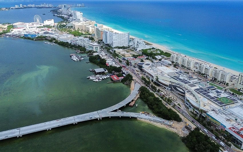 El Ministerio de Transporte reforzará el casi terminado Puente Nichupté en Cancún tras la aparición de fotos con grietas.
