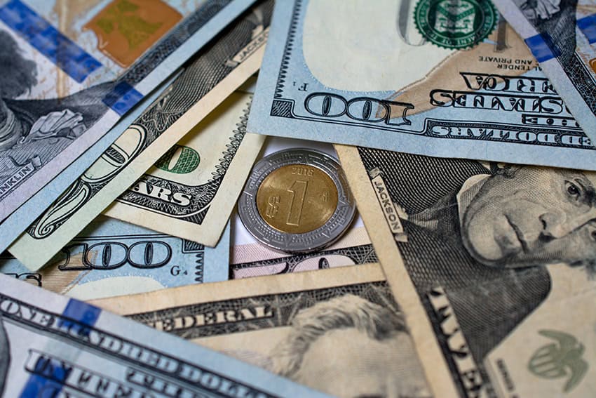 El peso cae por debajo de 17.5 frente al dólar estadounidense, alcanzando su nivel más sólido desde 2024.