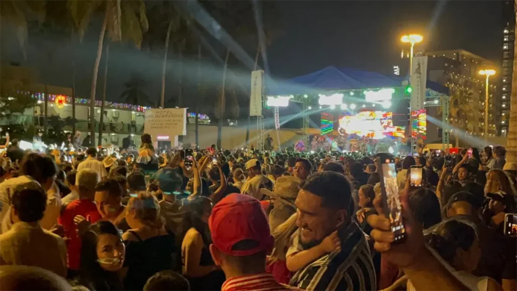 Mazatlán da la bienvenida al 2026 con drones y pirotecnia desde su emblemático Malecón