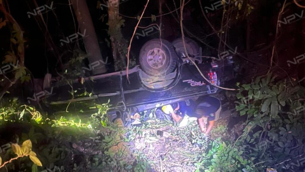 Ocho personas heridas tras un accidente y volcadura en la carretera federal 200