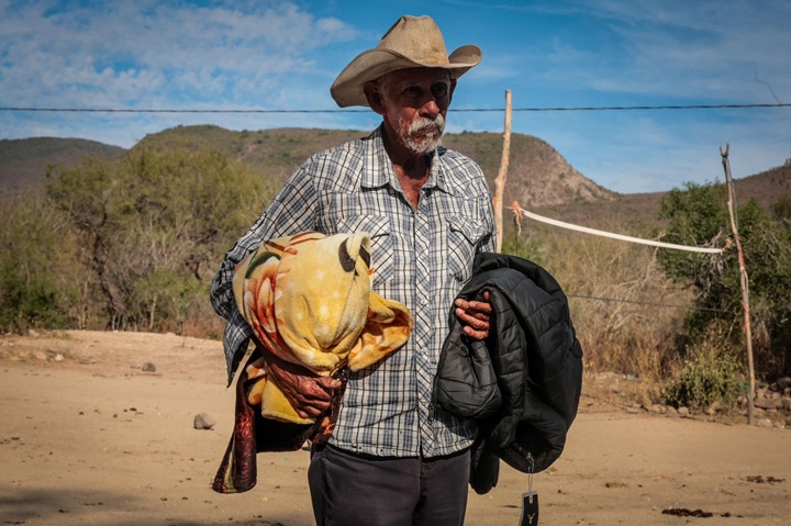 SEBIDES continúa con la entrega de ayudas invernales a las comunidades montañesas de El Fuerte