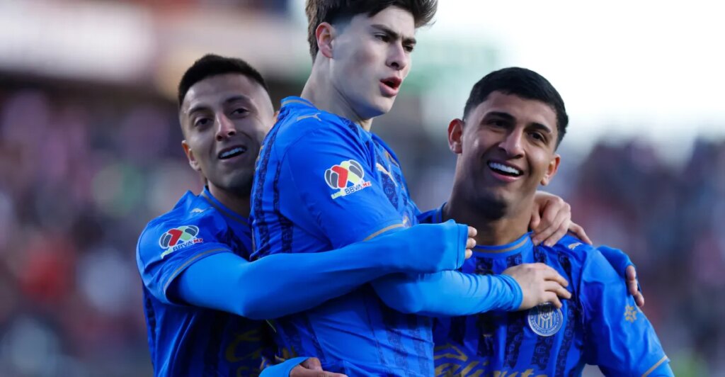 Las Chivas se mantienen en la cima de la Liga MX tras vencer al Atlético San Luis.