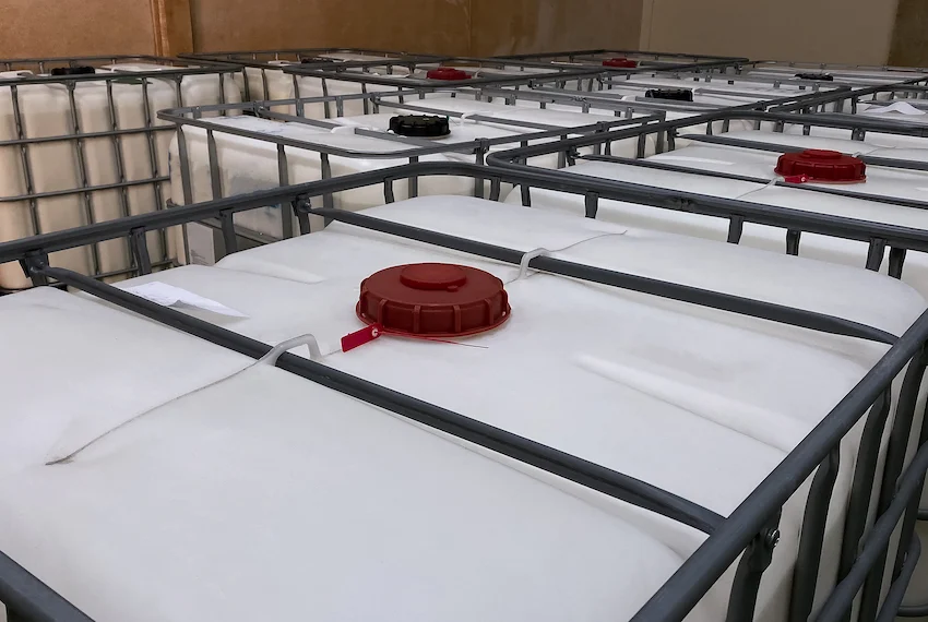 Las autoridades incautan más de 100 camiones cisterna y 82,000 litros de combustible robado en un operativo en Veracruz.