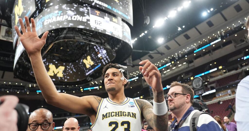 Cuatro grandes se preparan: UConn sorprende a Duke y se une a Illinois, Arizona y Michigan en la lucha por el título