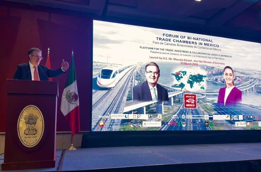 El ministro de Economía de México inaugura un consorcio de cámaras de comercio binacionales para impulsar la cooperación.