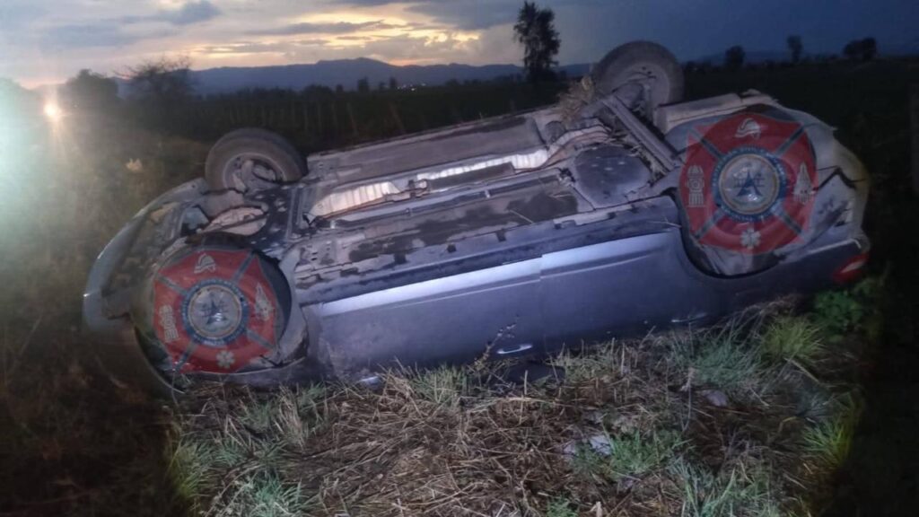 Encuentran coche volcado y desierto en Magdalena