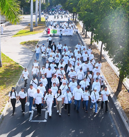 Más de 3,000 estudiantes marchan en Sinaloa por un futuro sin adicciones y en busca de la paz