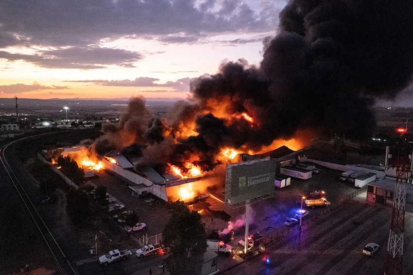 El gobierno culpa a los agricultores de frijol que protestan por el incendio que arrasó con la provisión de alimentos en Zacatecas.