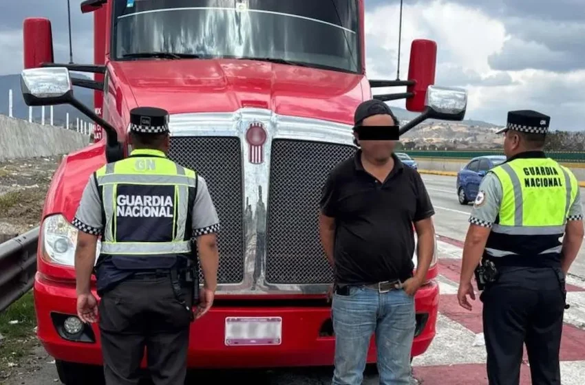 La Guardia Nacional detiene a conductor de camión con 66,000 litros de combustible ilegal.