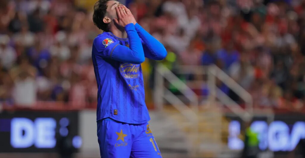 Necaxa y Chivas empatan sin goles en un partido decepcionante