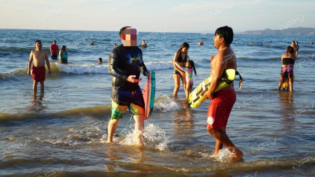 Rescatan a un turista a 300 metros de la costa en Guayabitos