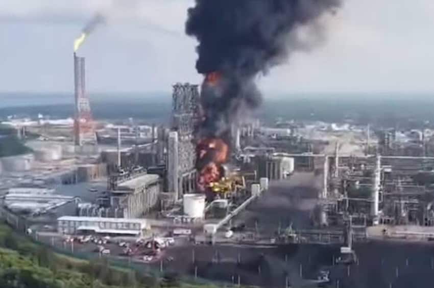 Se desata otro incendio en la refinería Dos Bocas de Pemex en la costa del Golfo.